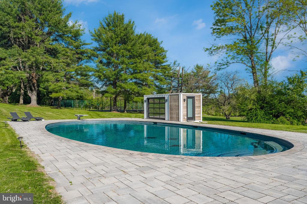 1506 PLEASANT VIEW ROAD