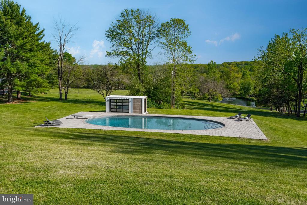 1506 PLEASANT VIEW ROAD
