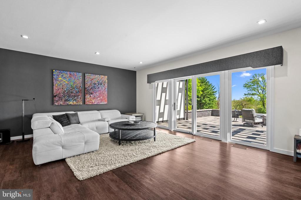 1506 PLEASANT VIEW ROAD