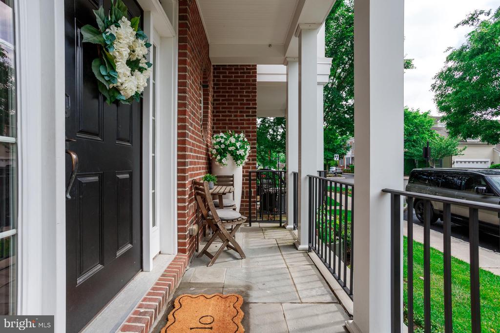 104 HICKS ALLEY