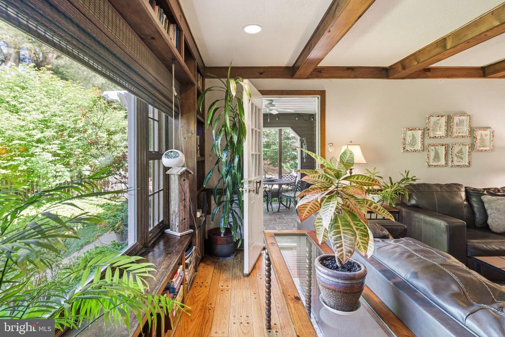 3 LOOKOUT LANE