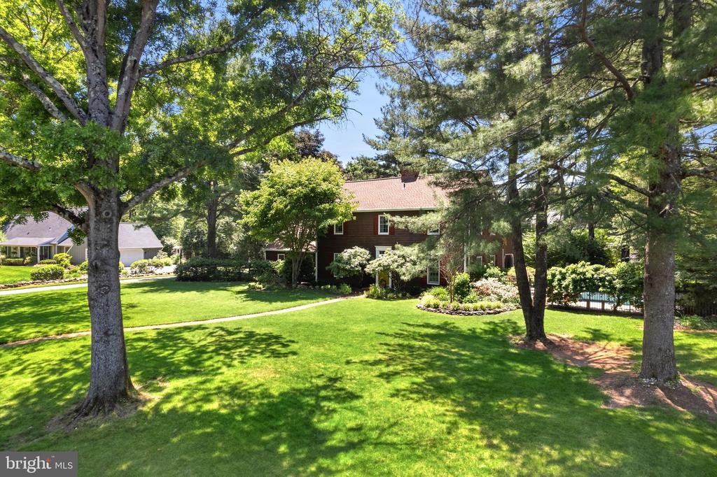 3 LOOKOUT LANE