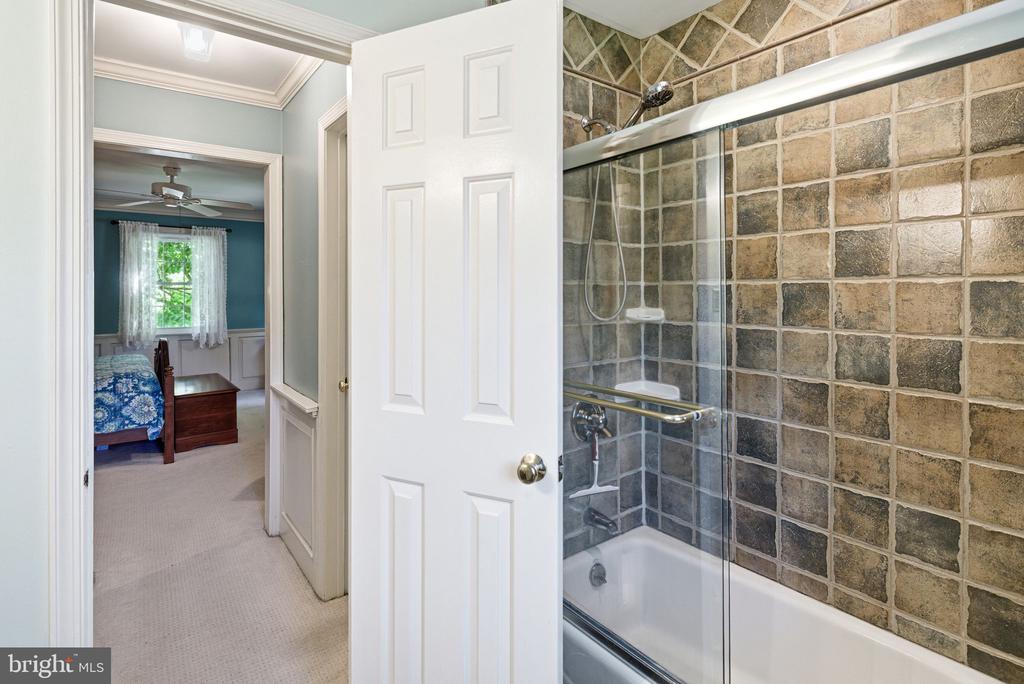 3 LOOKOUT LANE