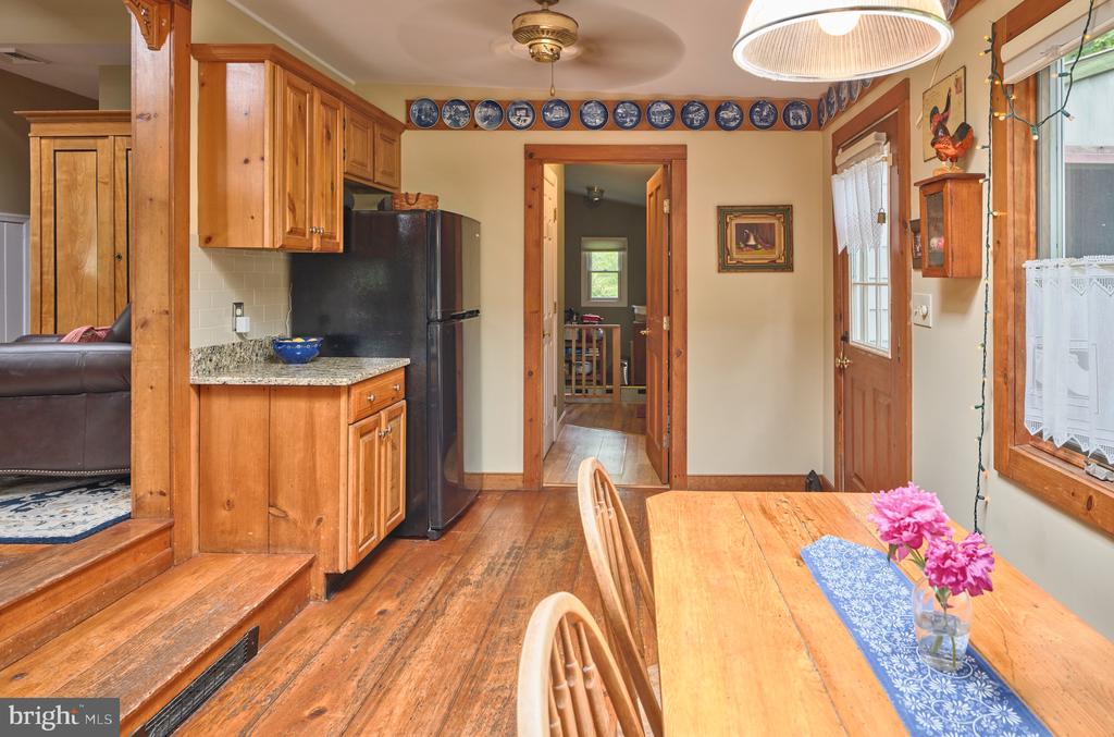 1490 RIVER ROAD