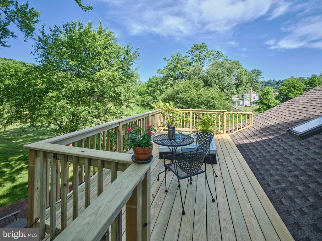 1490 RIVER ROAD