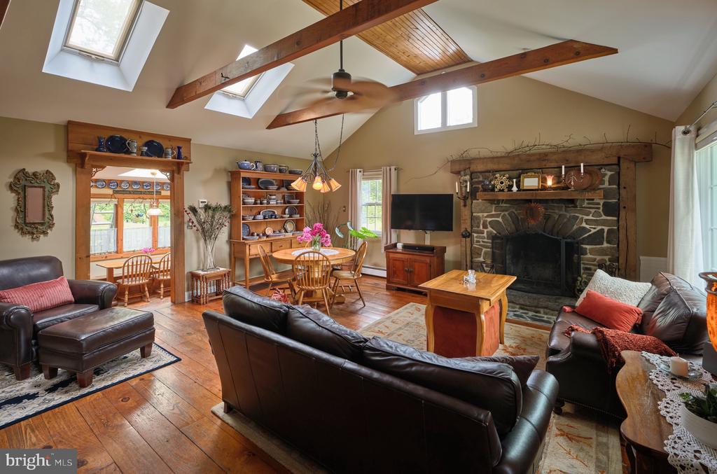 1490 RIVER ROAD