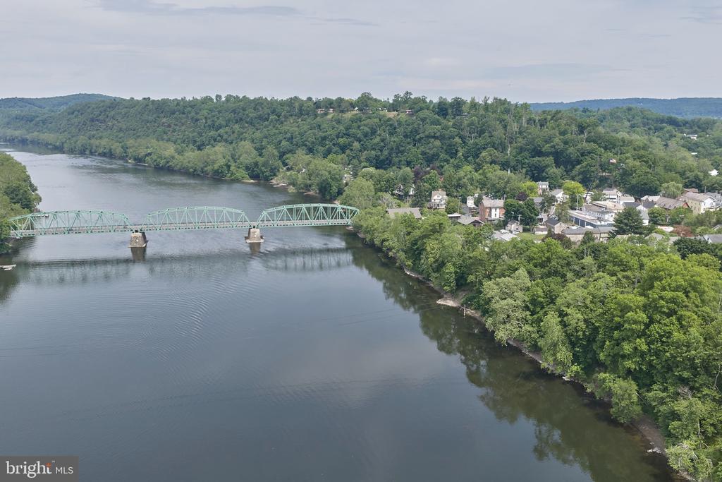 1490 RIVER ROAD