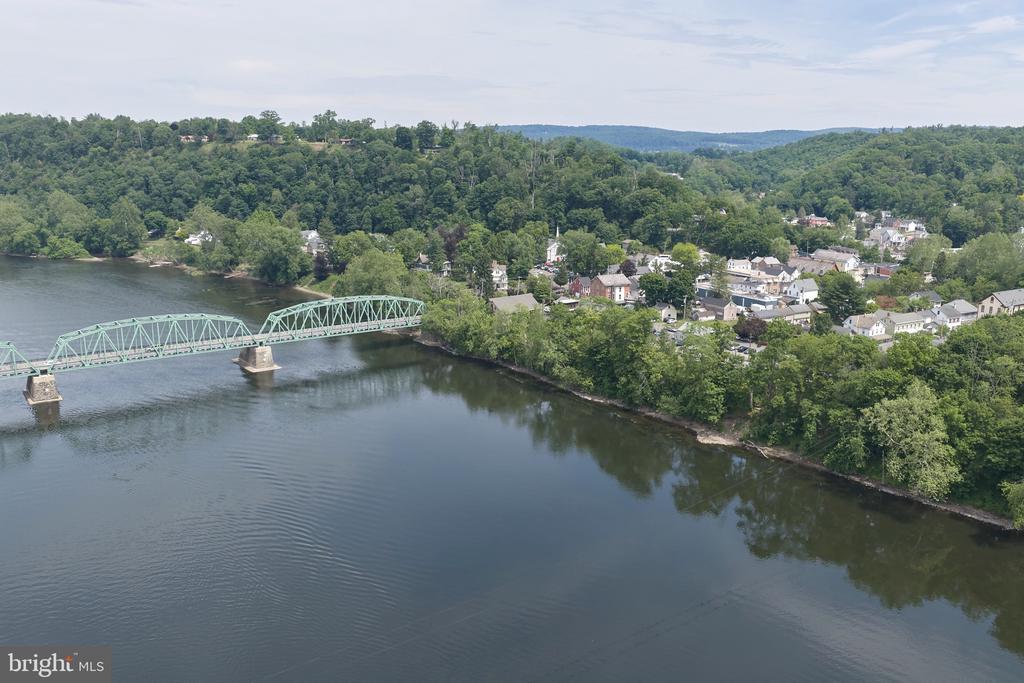 1490 RIVER ROAD