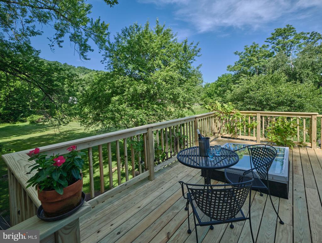 1490 RIVER ROAD