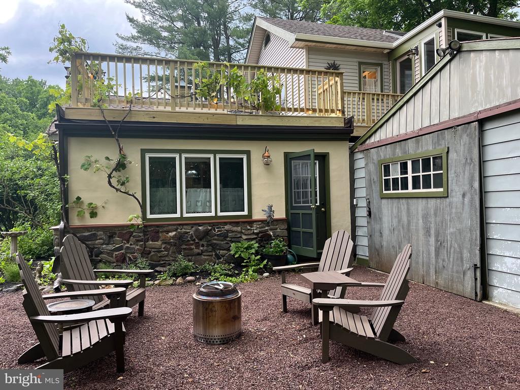 1490 RIVER ROAD