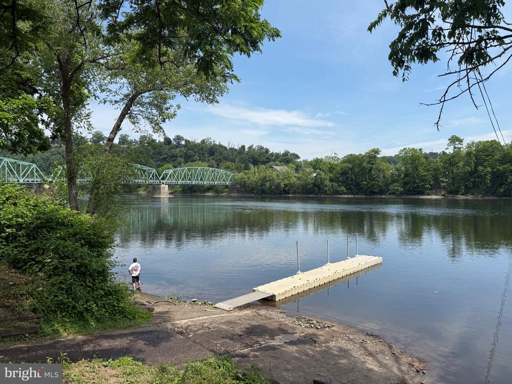 1490 RIVER ROAD