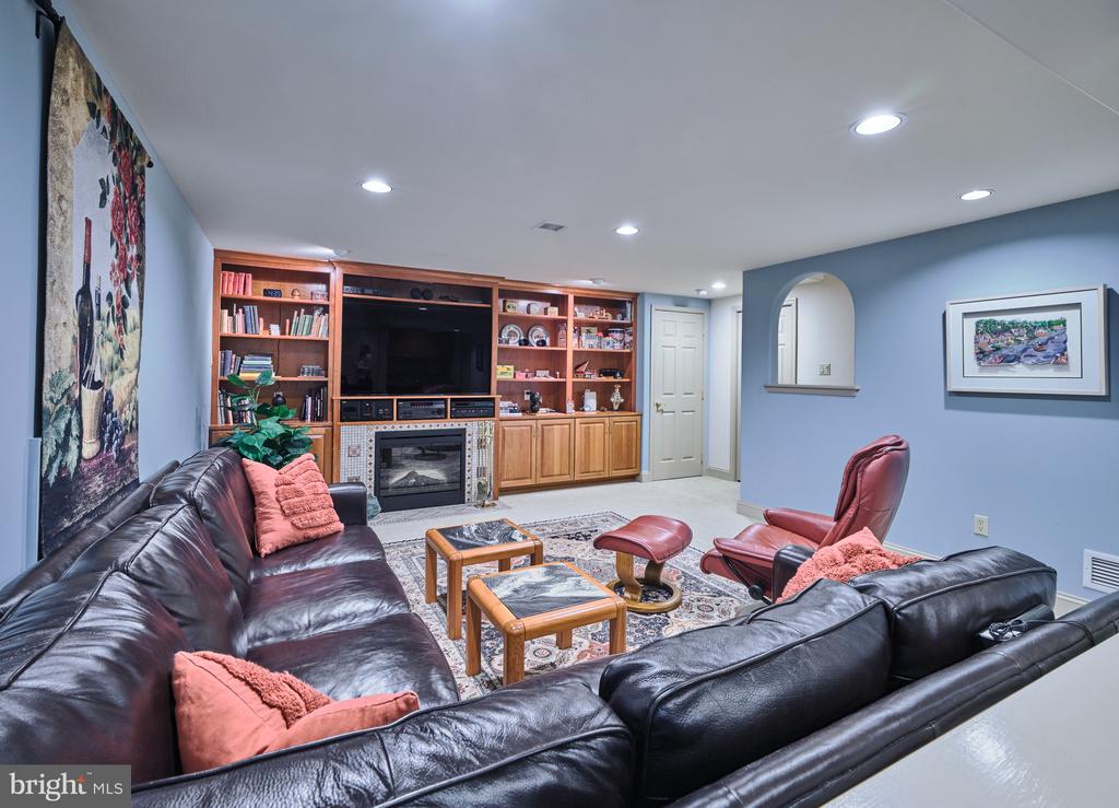 28 WOODBRIDGE DRIVE