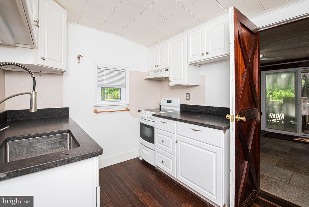 563 E DARK HOLLOW ROAD Unit: 170