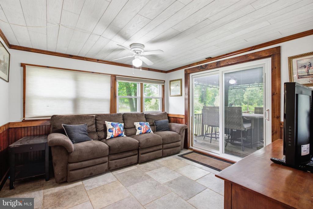 563 E DARK HOLLOW ROAD Unit: 170