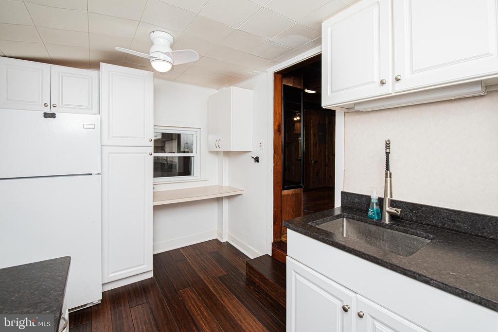 563 E DARK HOLLOW ROAD Unit: 170
