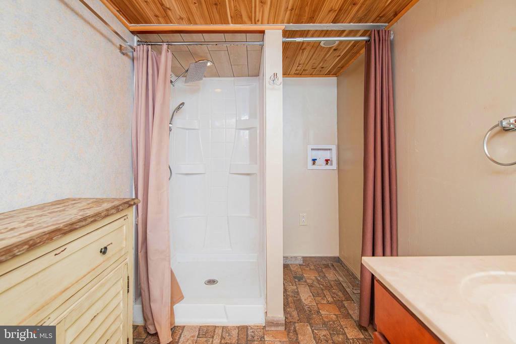 563 E DARK HOLLOW ROAD Unit: 170