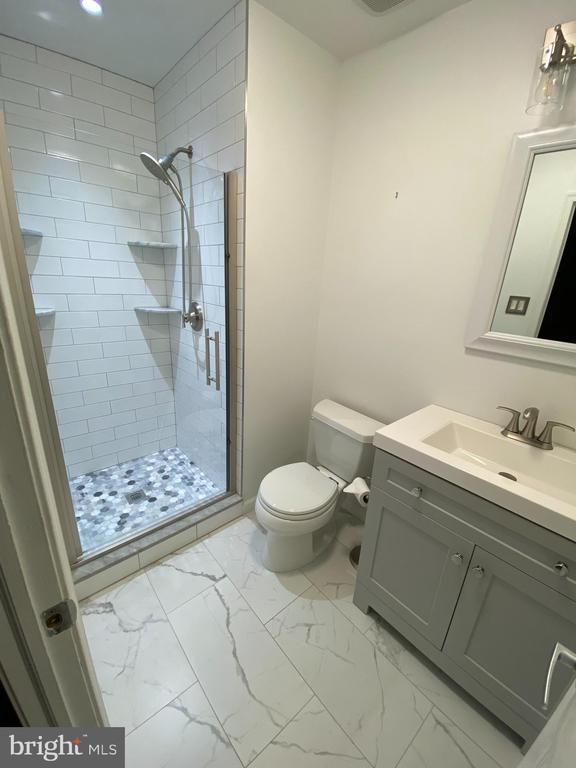 563 E DARK HOLLOW ROAD Unit: 170