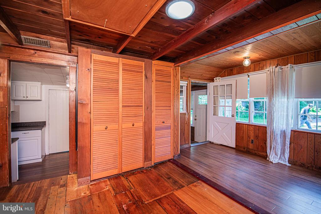 563 E DARK HOLLOW ROAD Unit: 170