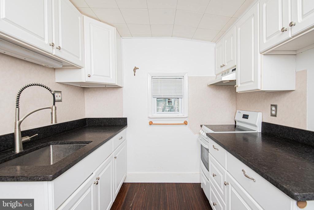 563 E DARK HOLLOW ROAD Unit: 170