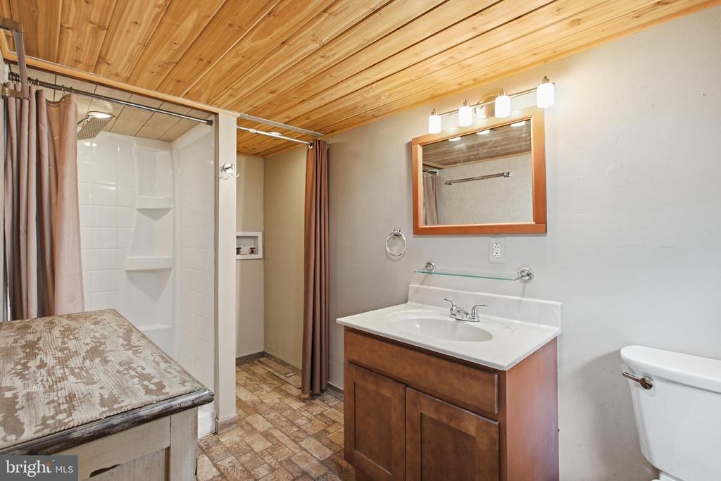 563 E DARK HOLLOW ROAD Unit: 170