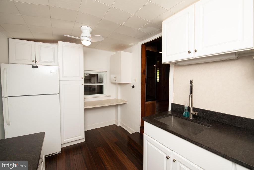 563 E DARK HOLLOW ROAD Unit: 170