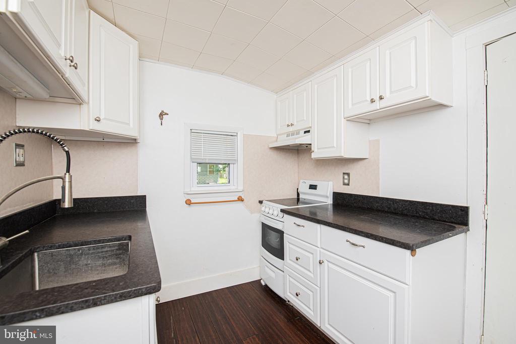 563 E DARK HOLLOW ROAD Unit: 170