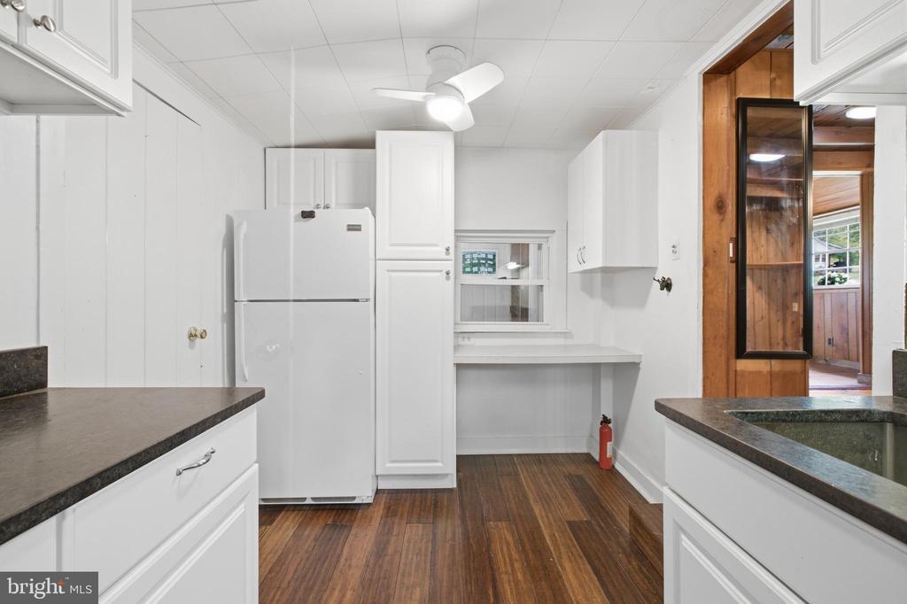 563 E DARK HOLLOW ROAD Unit: 170