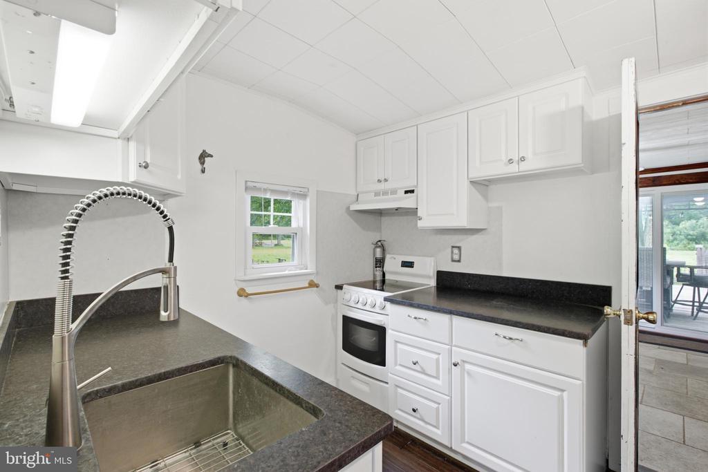 563 E DARK HOLLOW ROAD Unit: 170