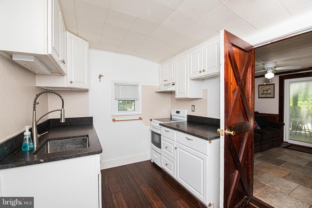 563 E DARK HOLLOW ROAD Unit: 170
