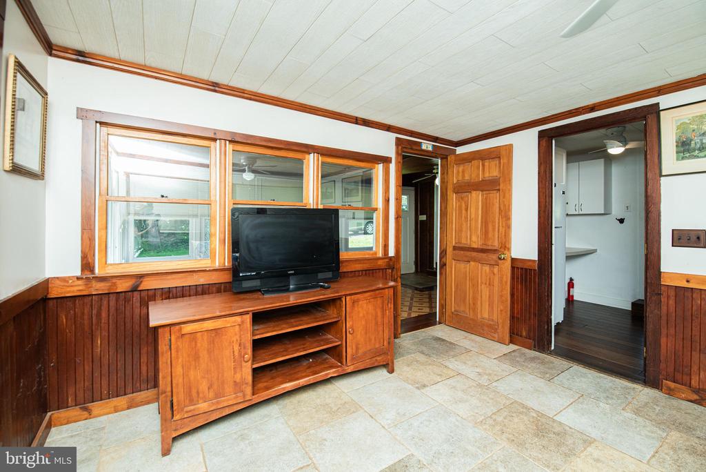 563 E DARK HOLLOW ROAD Unit: 170