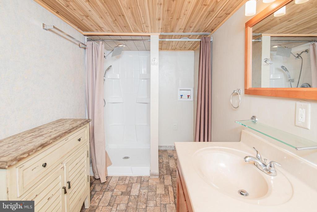 563 E DARK HOLLOW ROAD Unit: 170