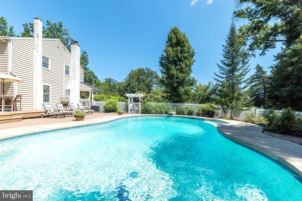 2610 RED GATE DRIVE