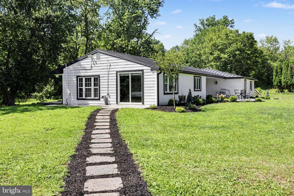 1104 BUCKS ROAD