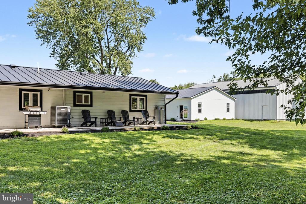1104 BUCKS ROAD