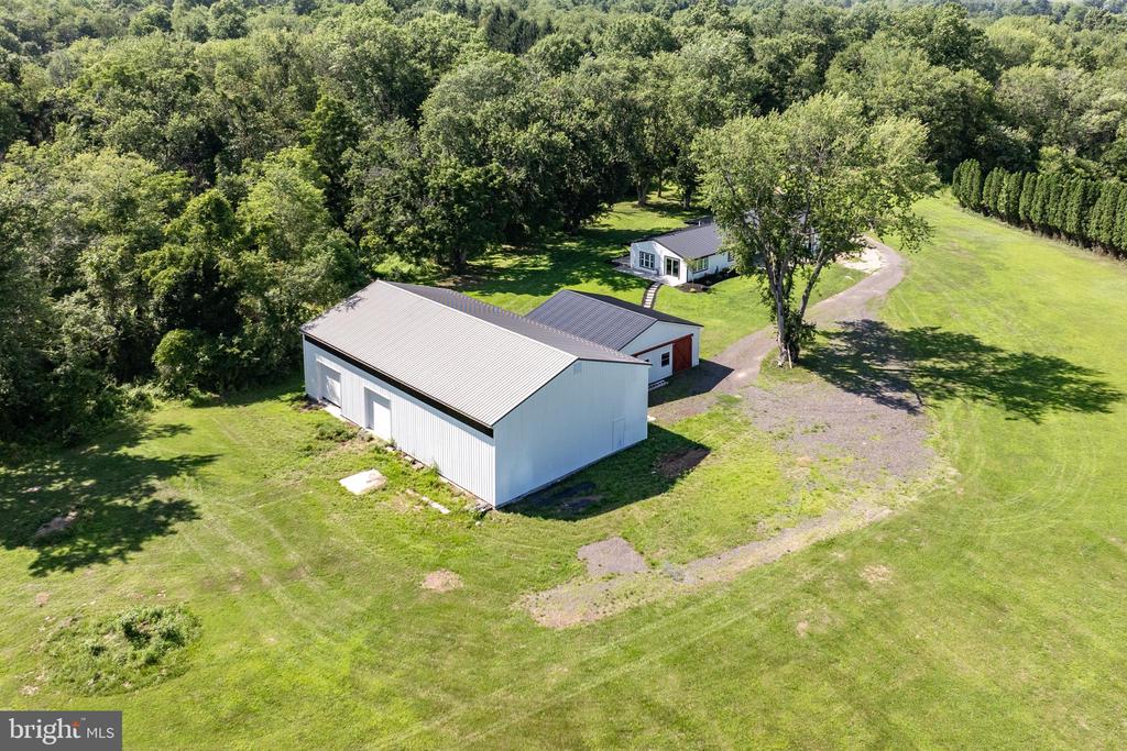 1104 BUCKS ROAD