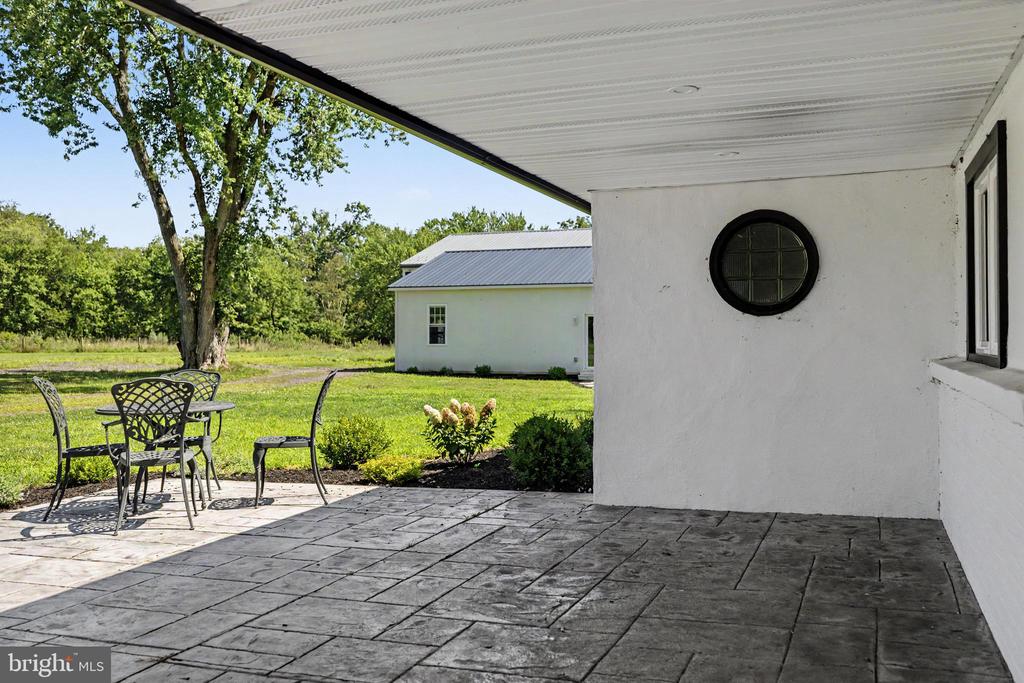 1104 BUCKS ROAD