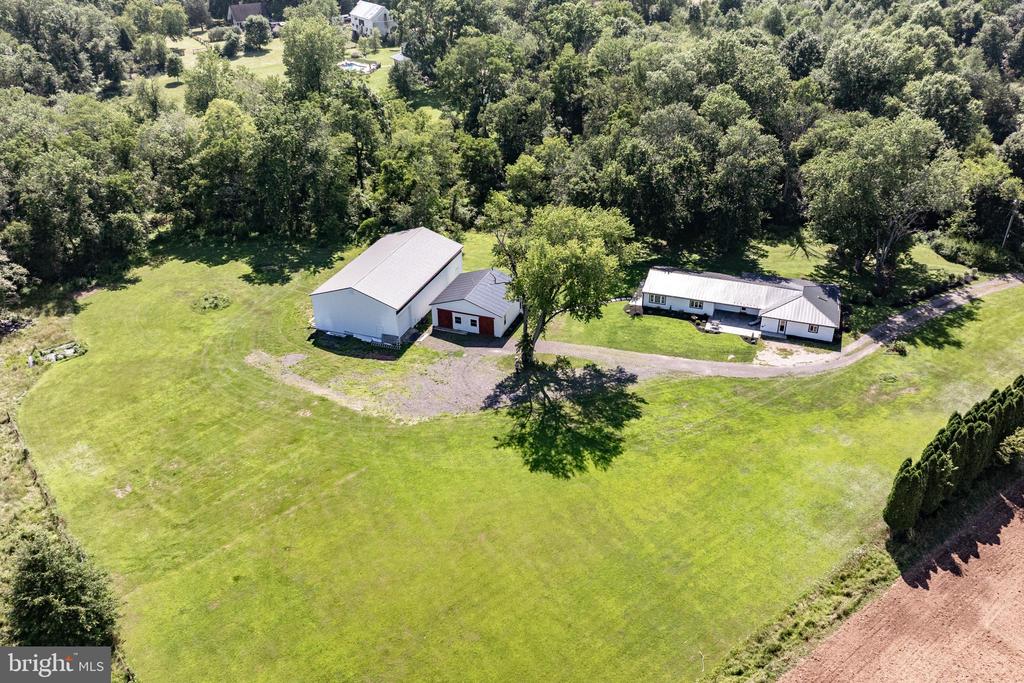 1104 BUCKS ROAD