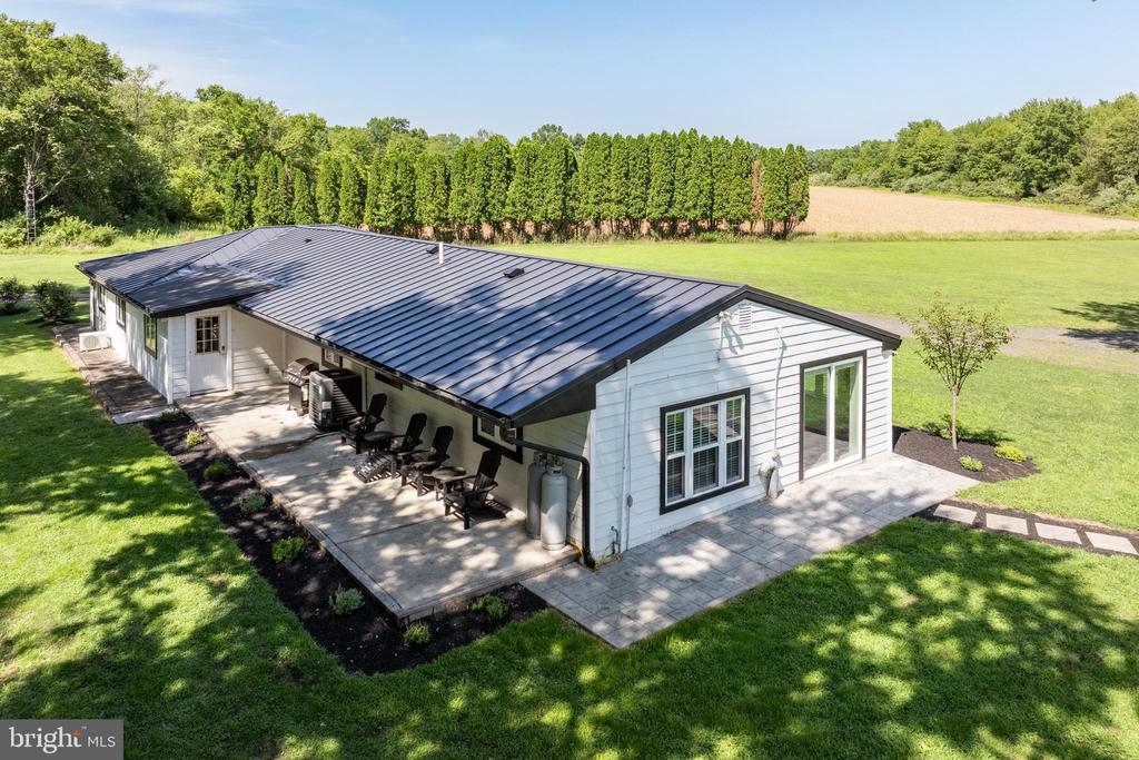 1104 BUCKS ROAD