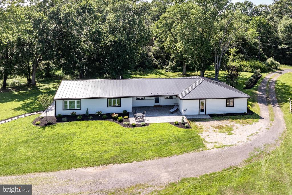 1104 BUCKS ROAD