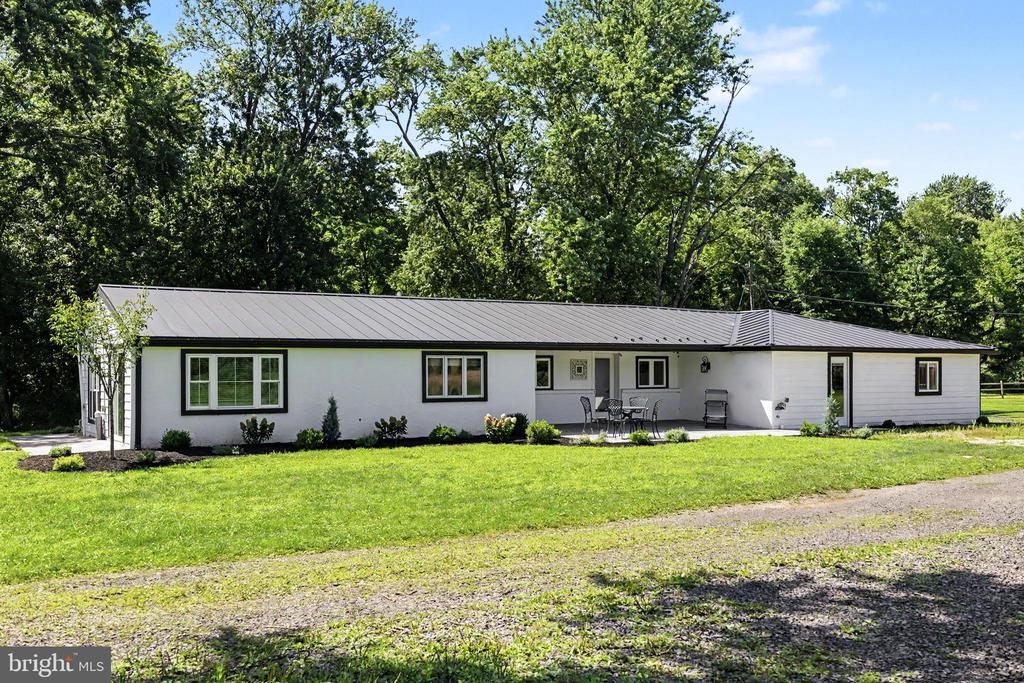 1104 BUCKS ROAD