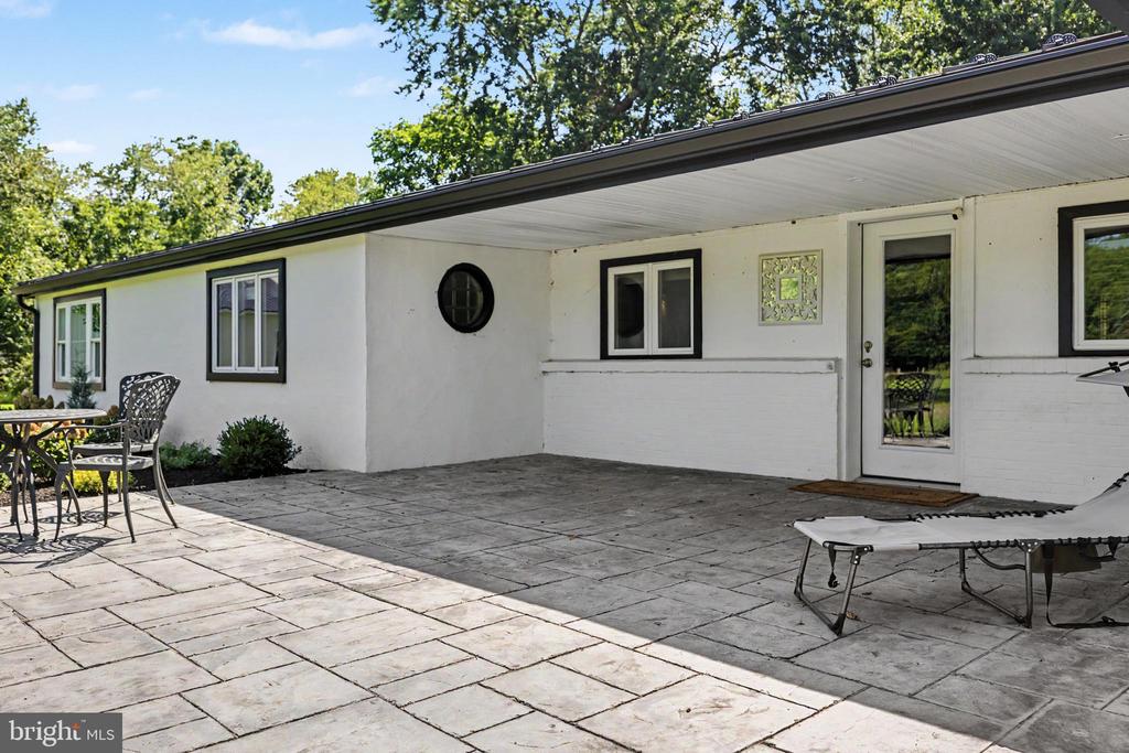 1104 BUCKS ROAD