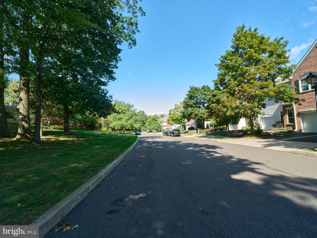 28 HERITAGE HILLS DRIVE