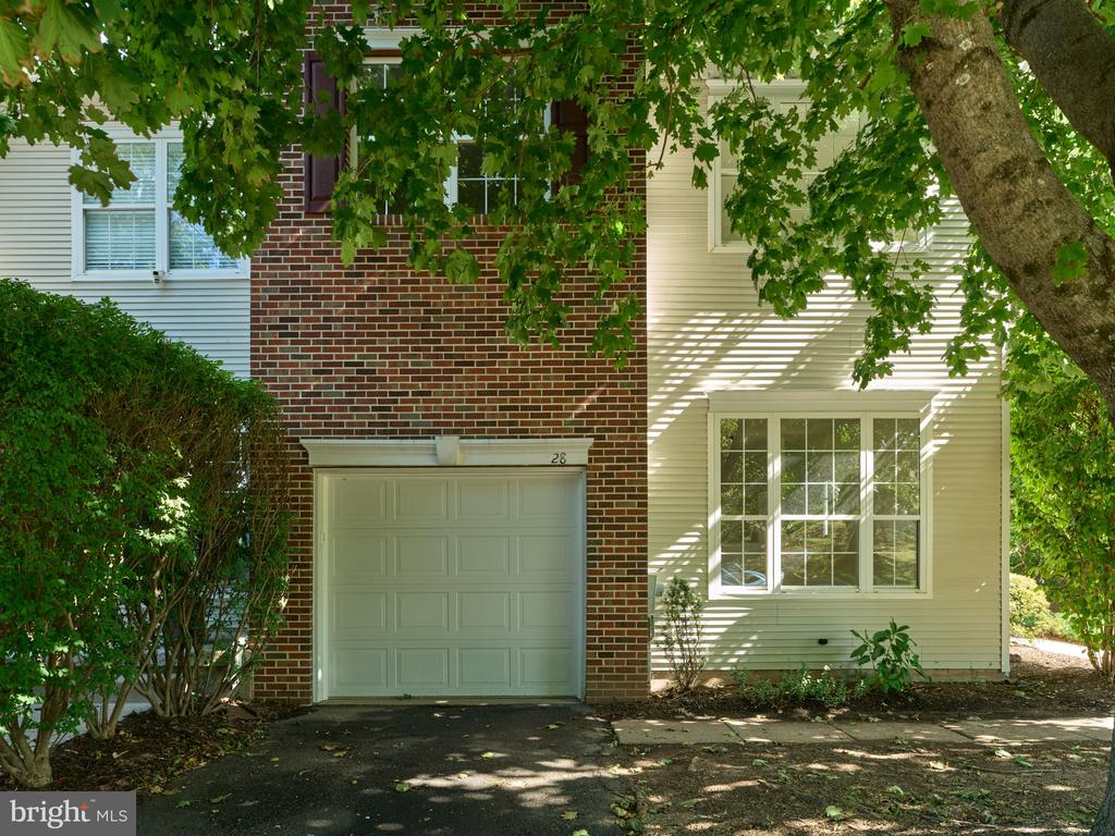 28 HERITAGE HILLS DRIVE