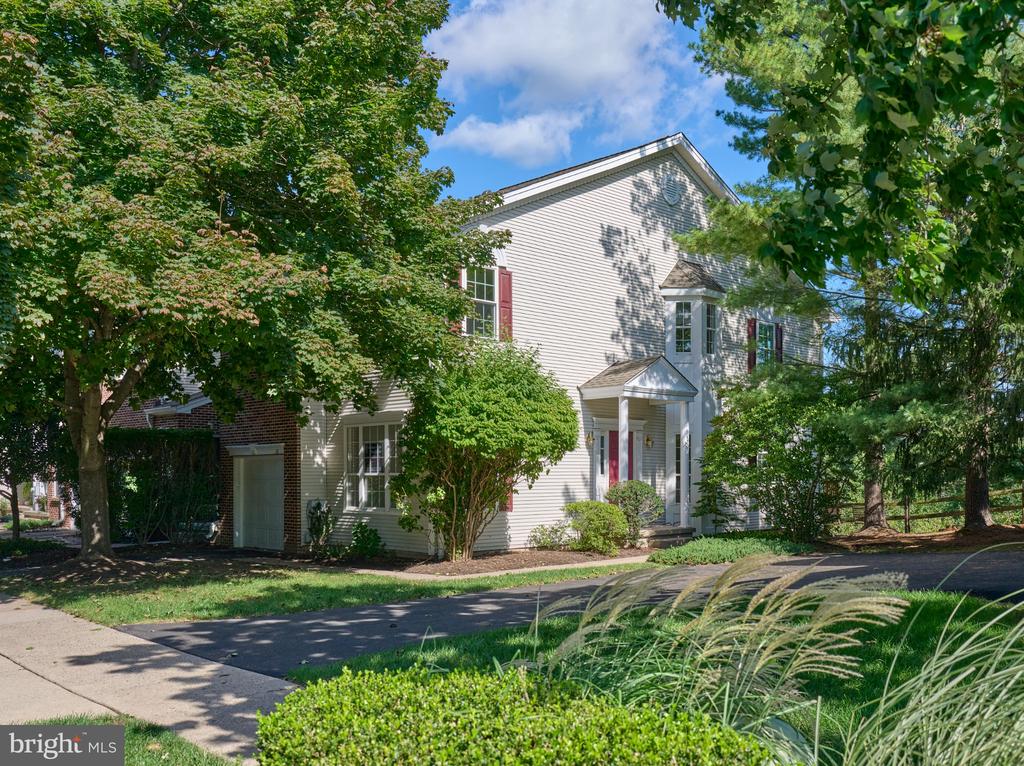 28 HERITAGE HILLS DRIVE