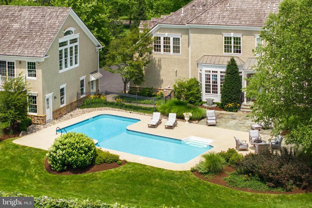 111 MEADOW VIEW DRIVE