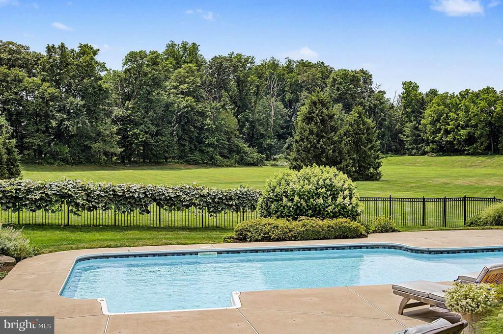 111 MEADOW VIEW DRIVE