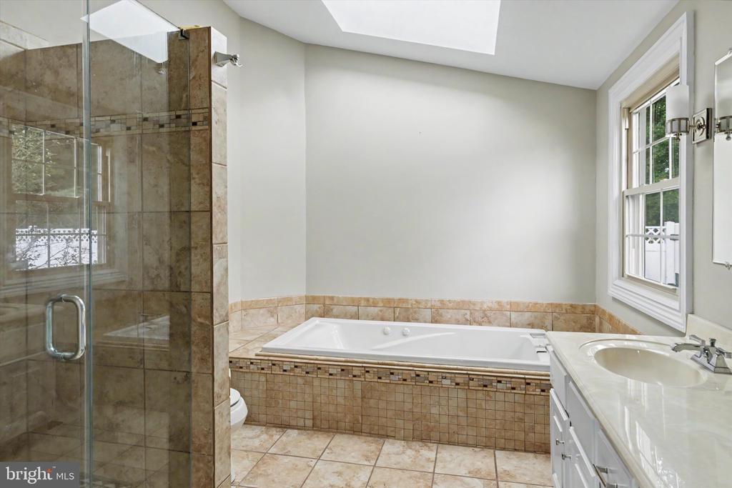 6439 MIDDLETON LANE