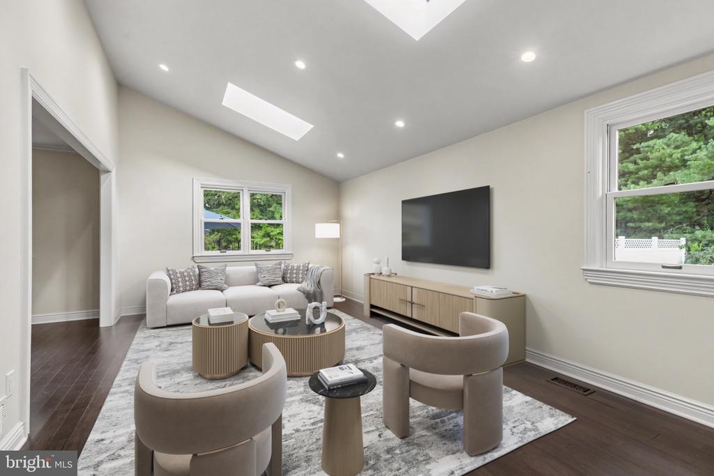 6439 MIDDLETON LANE