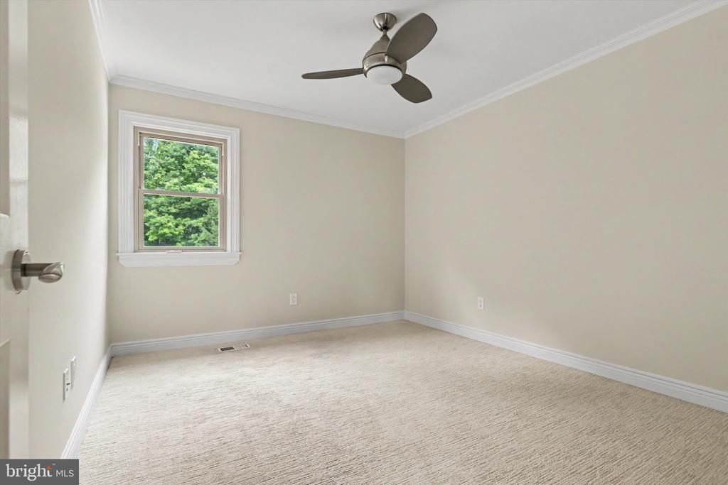 6439 MIDDLETON LANE