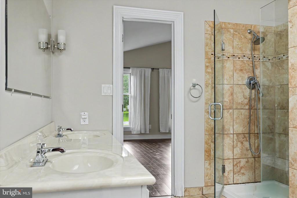 6439 MIDDLETON LANE